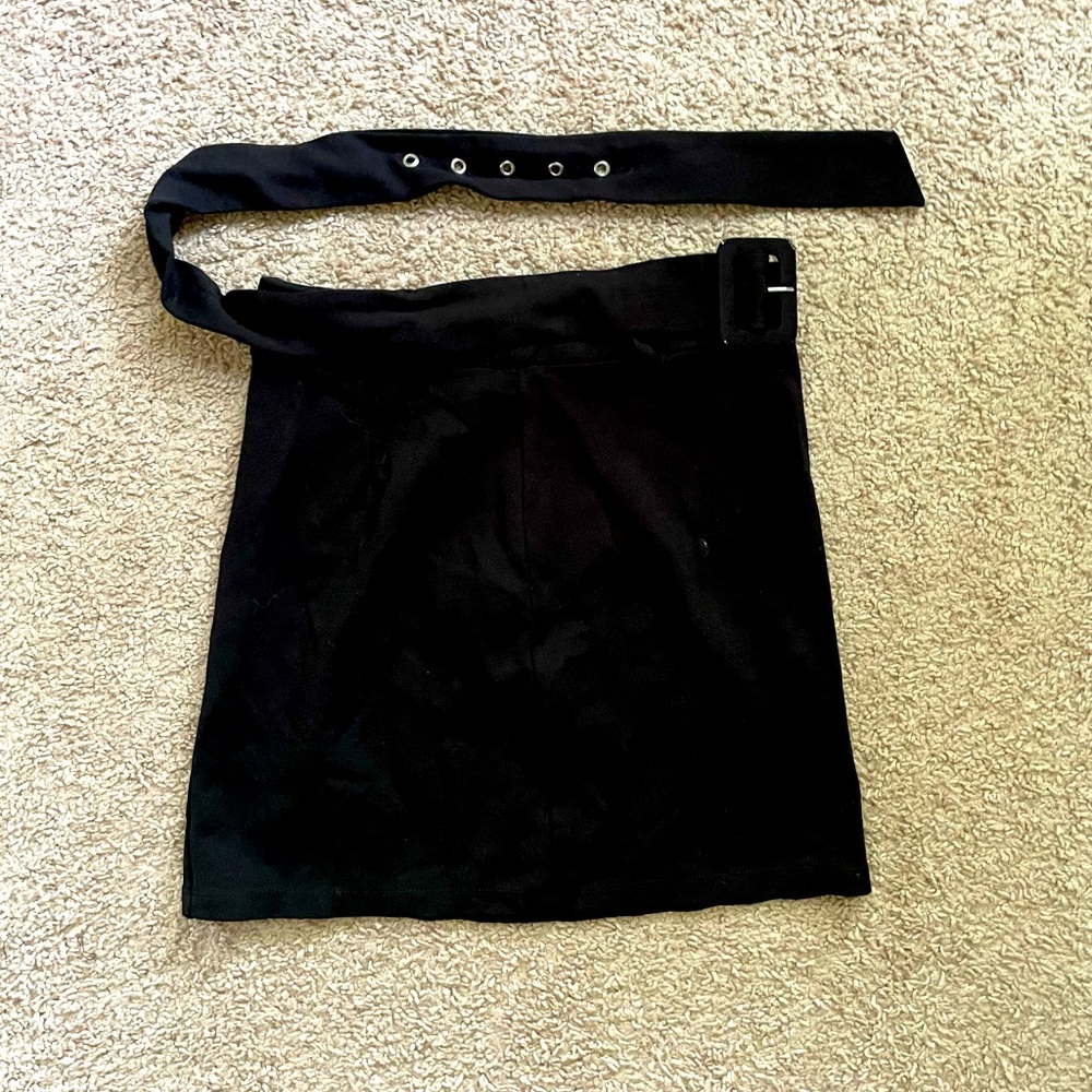 Black mini skirt with belt